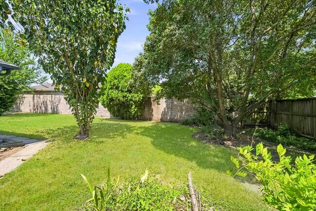 Building Photo - 16250 Indian Mill Dr