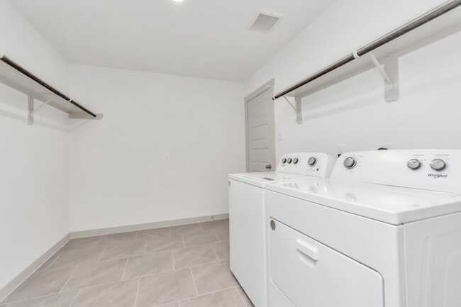 Building Photo - 1111 Pk Crst Dr