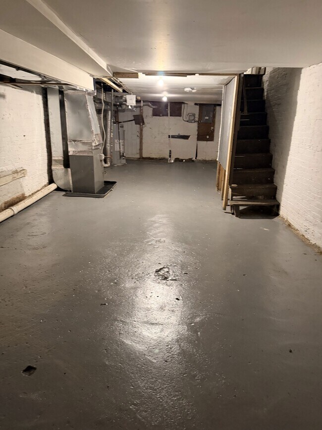 Building Photo - 1617 Darley Ave