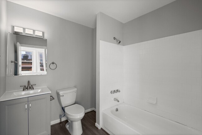 Building Photo - 112 W Mulberry St