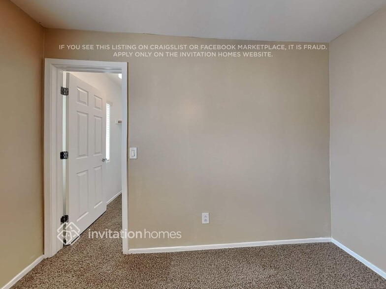 Building Photo - 4648 E Laurel Ave