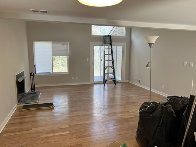 Building Photo - 980 Sutton Ct