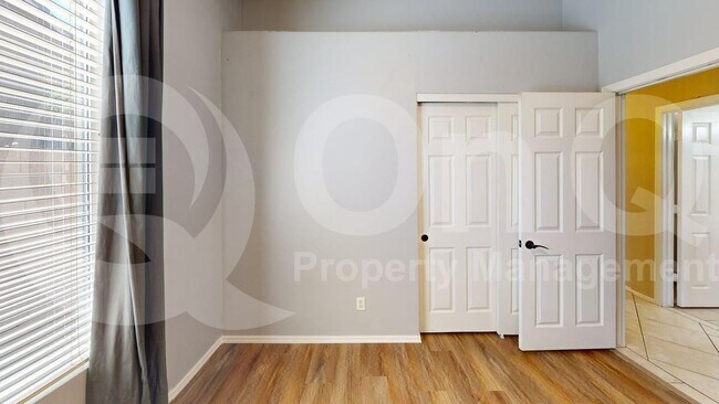 Building Photo - 770 W Cherrywood Dr