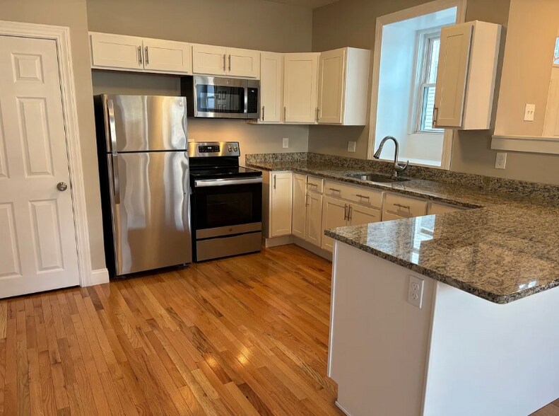 Building Photo - 92 Hamilton St