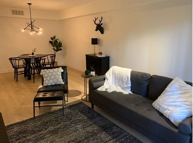 Building Photo - 4 Grand Hall