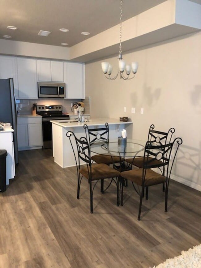 Building Photo - Beautiful 3 bed, 3 bath Townhome in West W...