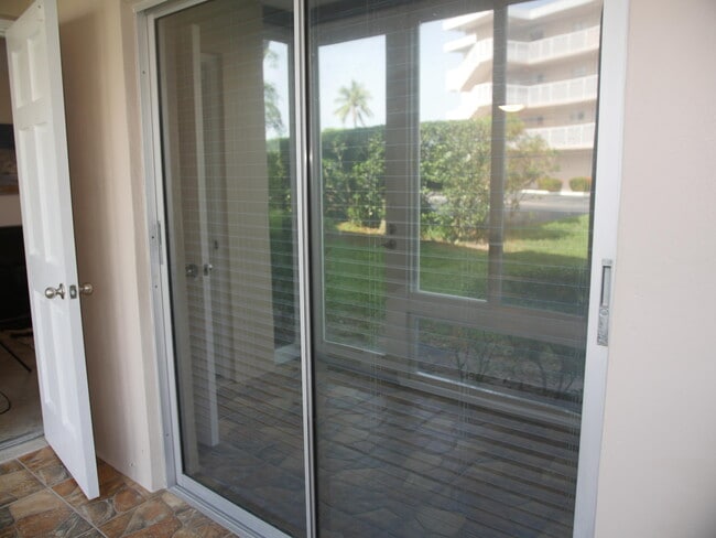 Building Photo - 2769 Garden Dr S
