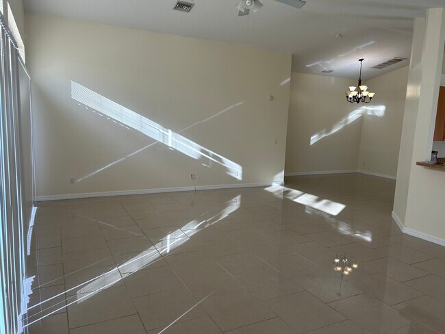 Building Photo - 375 Lexington Ave SW