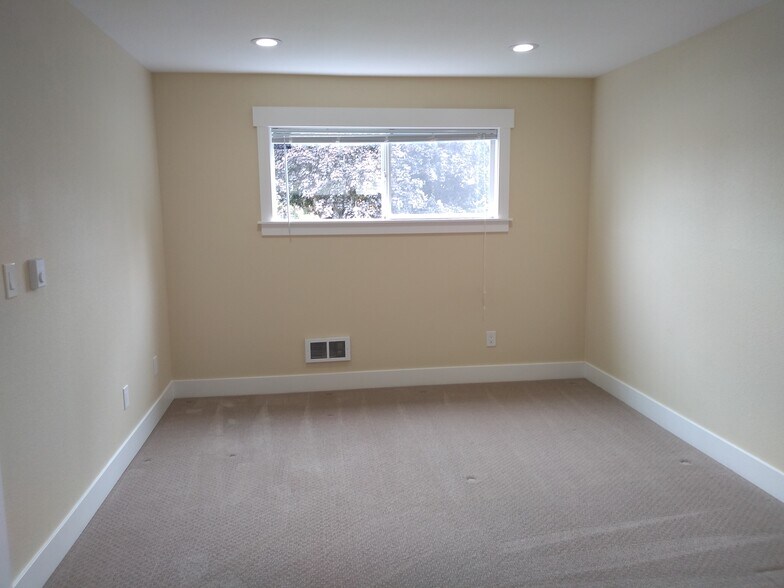 Building Photo - 9020 18th Ave SW