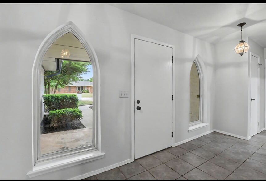 Entry way - 2112 Bentham Pl