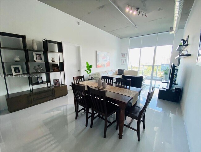 Building Photo - 3029 NE 188th St