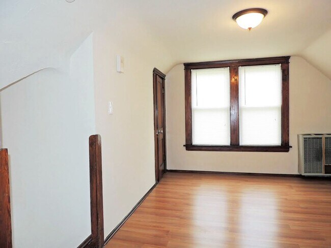 Building Photo - 1656 Eddington Rd