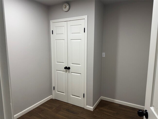 Building Photo - 1413 Forehand St