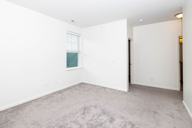 Building Photo - BEAUTIFUL 3BD 2.5 BTH Apartment home RAINTREE - Ballantyne Commons Pkwy - MOVE IN SPECIAL
