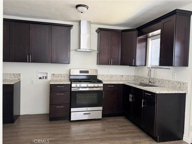 Building Photo - 313 W 44th St
