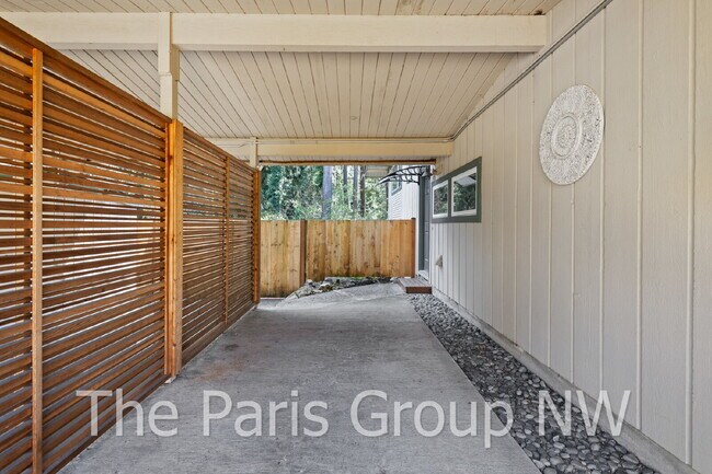 Building Photo - Fantastic Modernized Bridle Trails Mid Century Home * Central A/C, EV Charger, Exceptional Outdoo...
