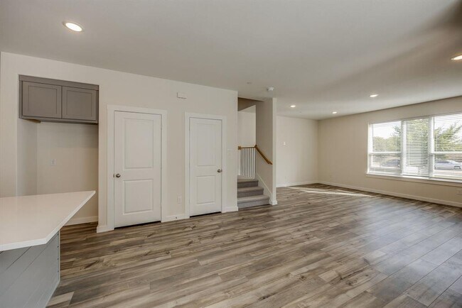 Building Photo - 1770 Thornton Dr