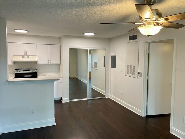 Building Photo - 2521 Grassy Point Dr