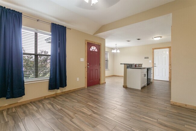 Building Photo - 608 Mesquite Dr