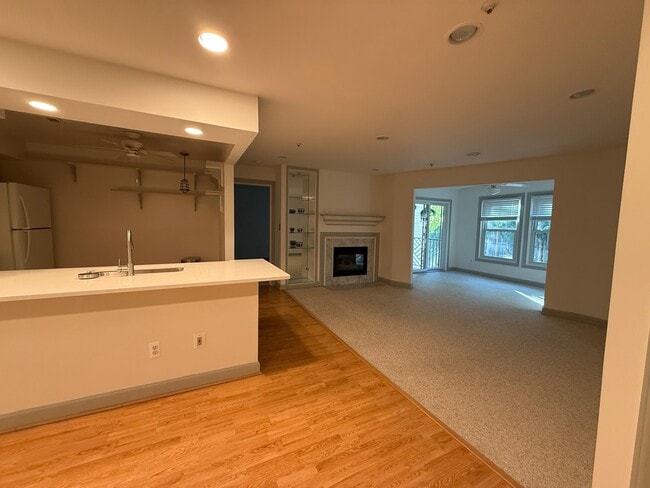 Building Photo - 12221 Fairfield House Dr