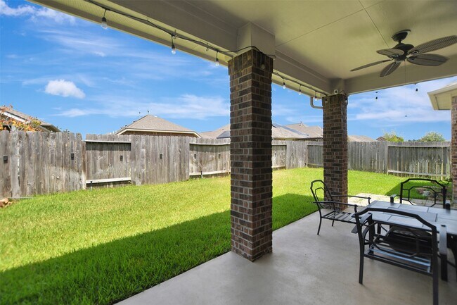 Building Photo - 18226 Russett Green Dr