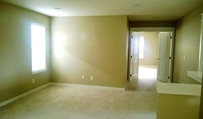 Building Photo - Spacious single family in quiet Lynnwood n...