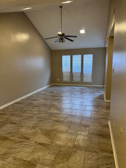 Building Photo - 1429 W Fairmont St