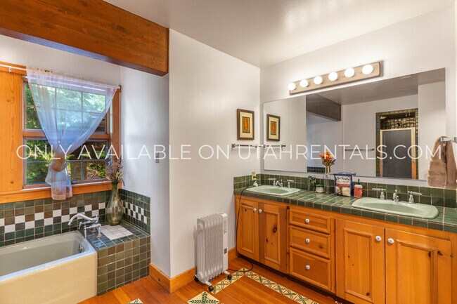 Building Photo - 2718 Stewart Rd