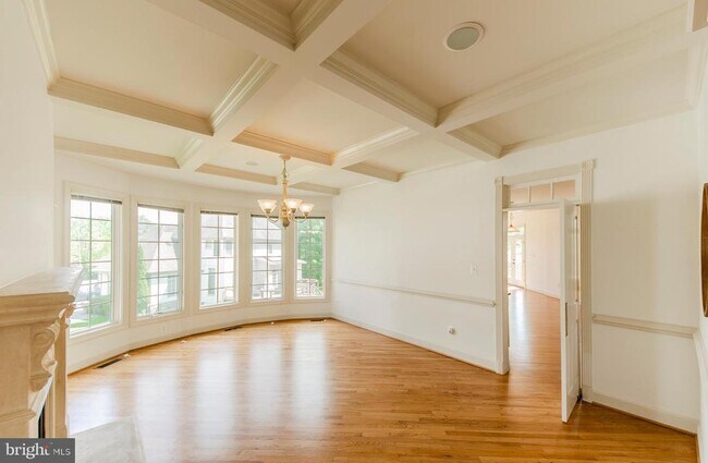 Building Photo - 9005 Edgepark Rd