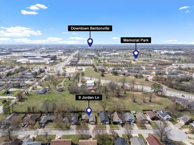 Building Photo - 9 Jordan Ln