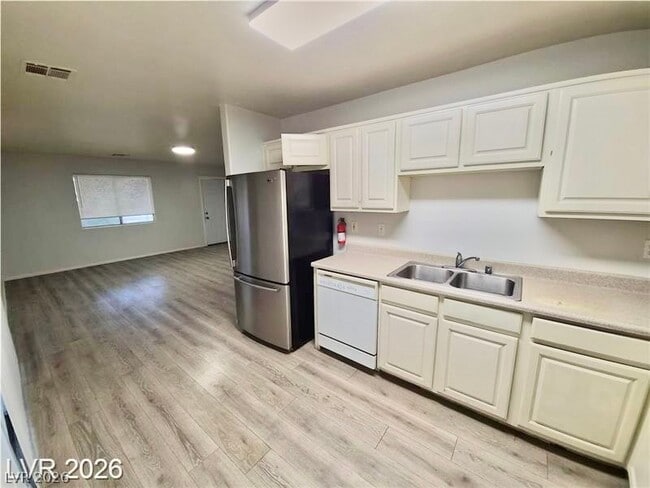 Building Photo - 1080 Red Butte St