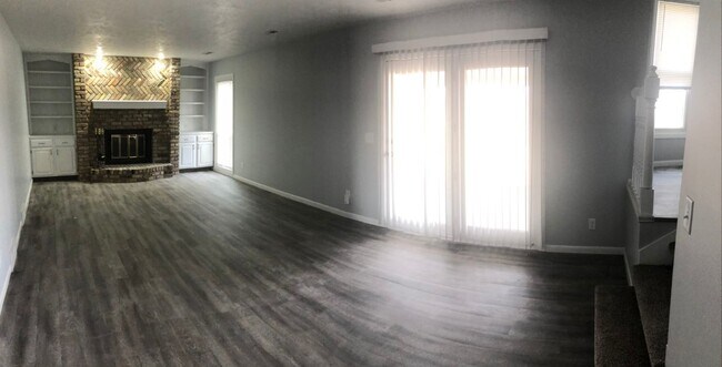 Building Photo - Home For Rent Bellevue.