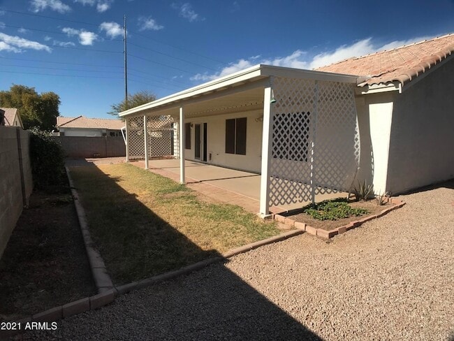 Building Photo - 381 E Bart Dr