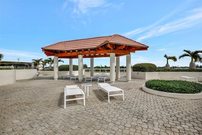 Building Photo - 20185 E Country Club Dr