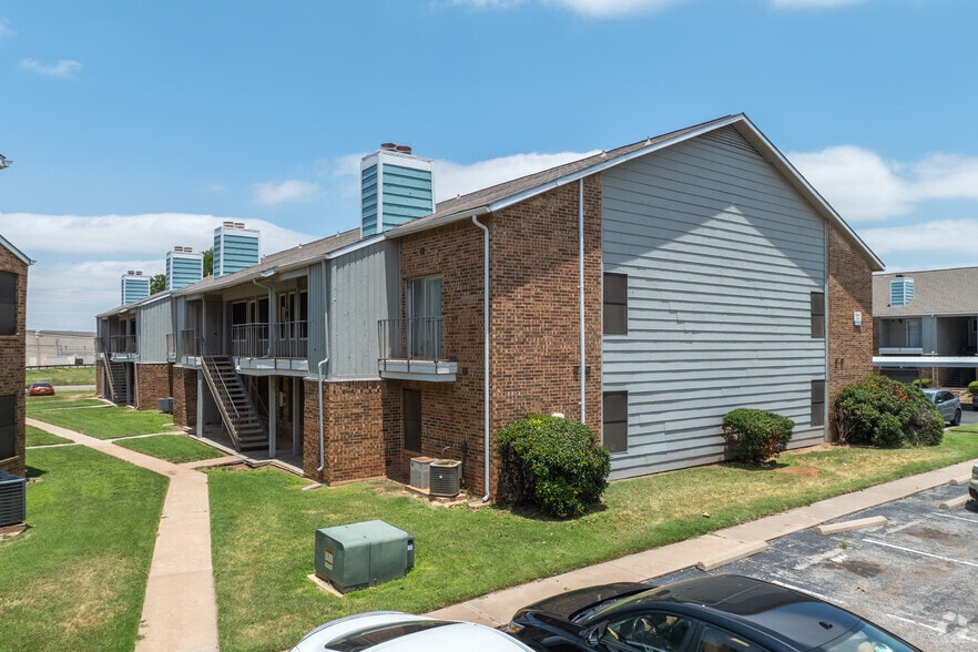 Primary Photo - Curry Junction Apartments