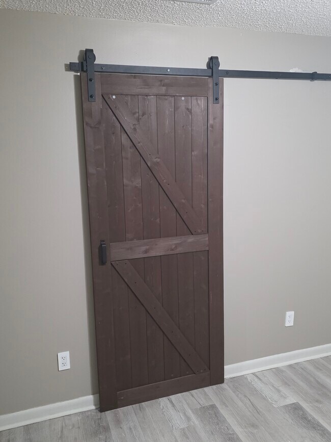 Building Photo - 1107 Davis Dr