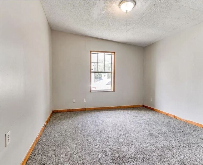 Building Photo - Charming & Refreshed 4 Bed / 1 Bath Home in Midwest City – $1,450/mo