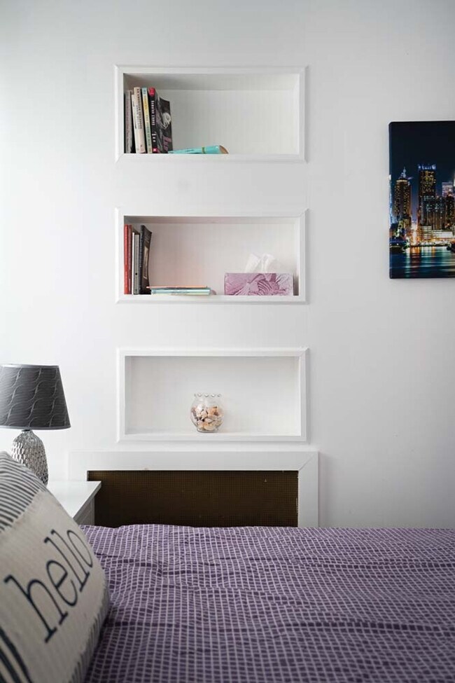 Building Photo - 305 E 104th St