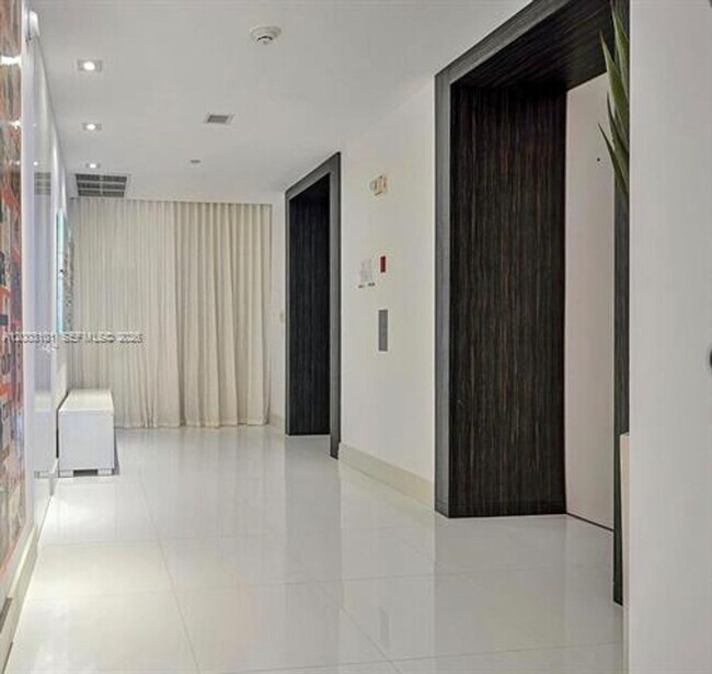 Building Photo - 1100 Biscayne Blvd