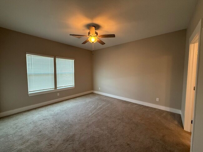 Building Photo - 202 Date Palm Ln