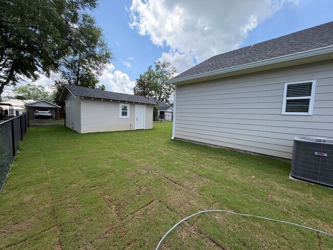 Building Photo - Brand New 3/2 House in Celanese- $1,995