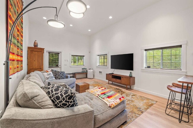 Building Photo - Furnished Modern Loft in Ottery Bay