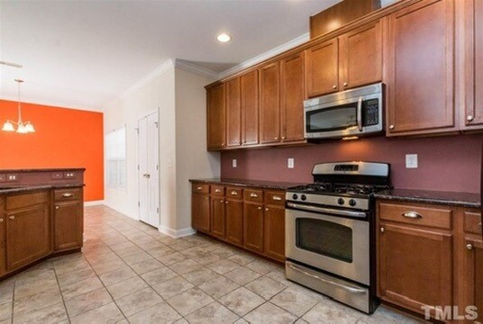 Building Photo - 711 Keystone Park Dr