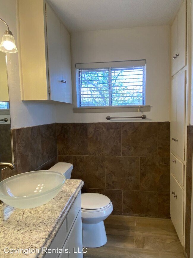 Building Photo - 3 br, 2 bath House - 204 Montrose St