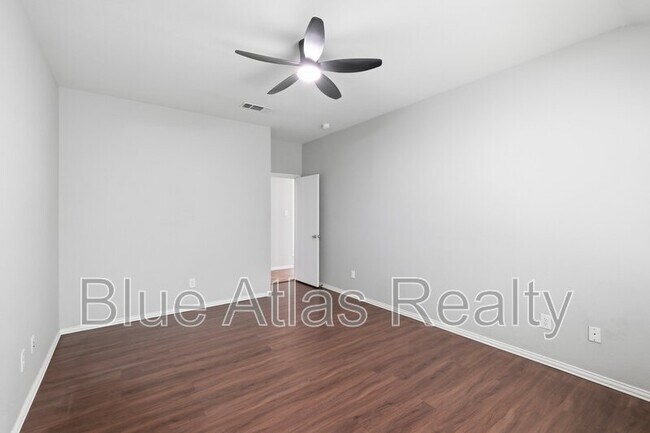 Building Photo - 1012 Waterview Dr
