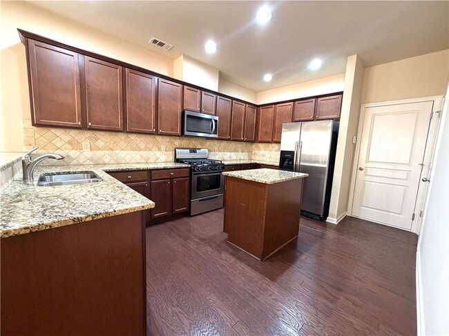 Building Photo - 6215 Crested Moss Dr