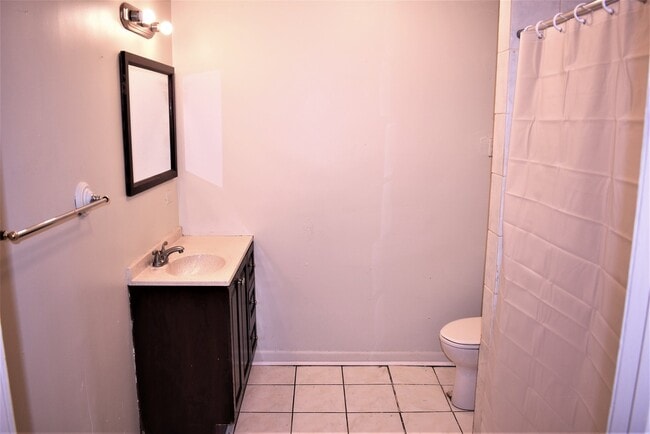 Building Photo - 4835 W Congress Pkwy