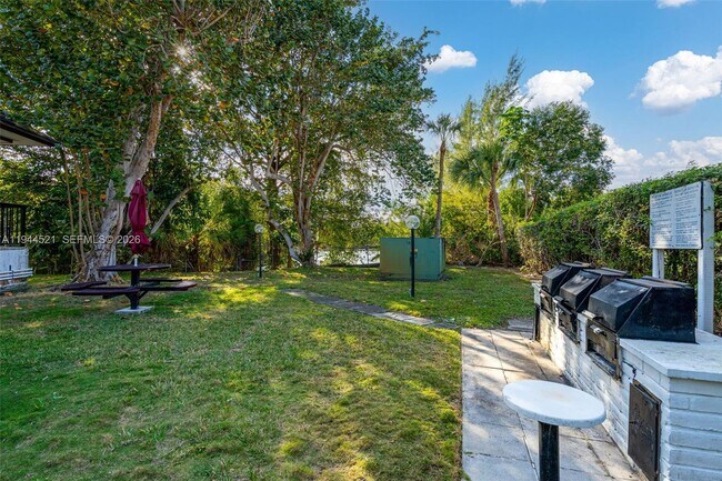 Building Photo - 13953 Kendale Lakes Cir