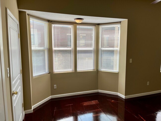 Building Photo - 105 W Market St