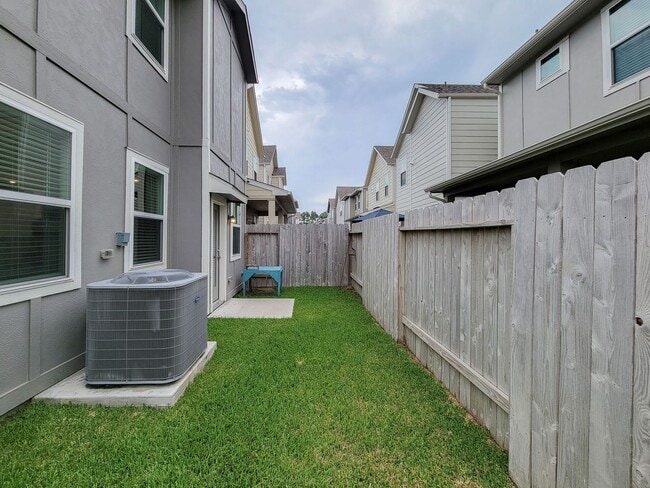 Building Photo - A true gem on a quiet corner lot, this spa...